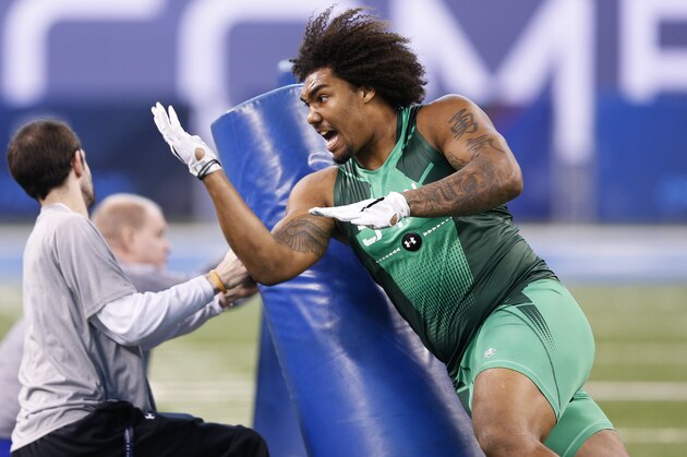 INDIANAPOLIS, IN - FEBRUARY 22: Defensive lineman Leonard Williams of USC competes during the 2015 NFL Scouting Combine at Lucas Oil Stadium on February 22, 2015 in Indianapolis, Indiana. (Photo by Joe Robbins/Getty Images)