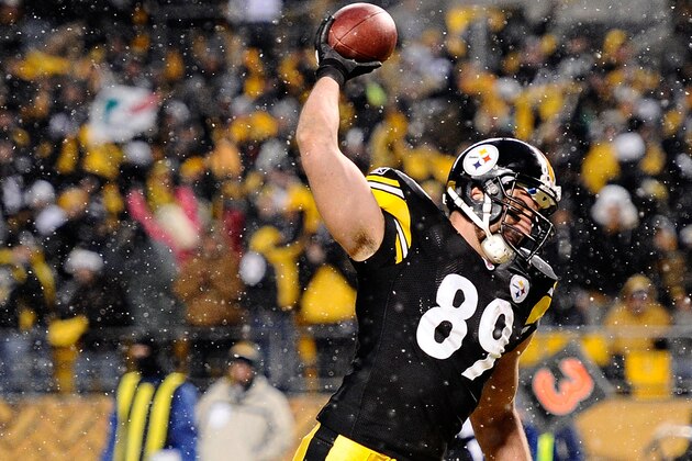 PITTSBURGH - DECEMBER 19:  Matt Spaeth #89 of the Pittsburgh Steelers spikes the football after his touchdown during their game against the New York Jets at Heinz Field on December 19, 2010 in Pittsburgh, Pennsylvania.  (Photo by Karl Walter/Getty Images)