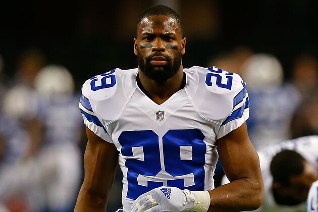 ARLINGTON, TX - DECEMBER 21:  DeMarco Murray #29 of the Dallas Cowboys goes through pregame drills before their game against the Indianapolis Colts at AT&T Stadium on December 21, 2014 in Arlington, Texas.  (Photo by Tom Pennington/Getty Images)