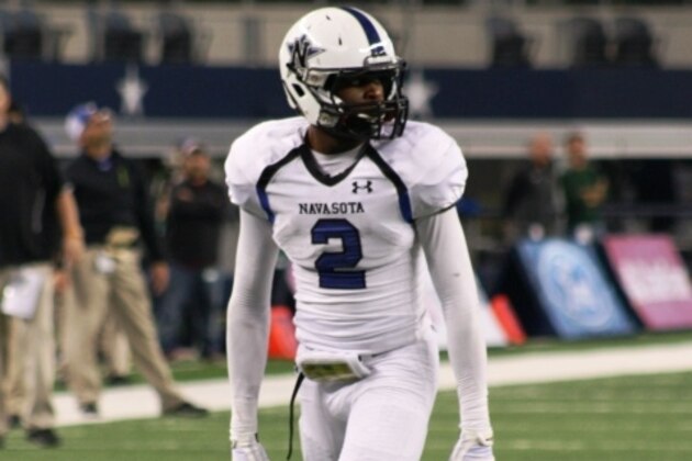 Where does receiver Tren'Davian Dickson fall on the list of Texas' top targets for 2016?