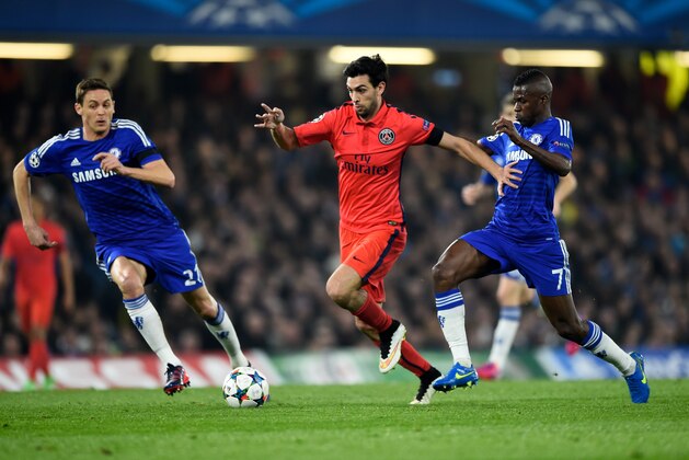 LONDON, ENGLAND - MARCH 11:  Javier Pastore of PSG is closed down by Nemanja Matic of Chelsea and Ramires of Chelsea during the UEFA Champions League Round of 16, second leg match between Chelsea and Paris Saint-Germain at Stamford Bridge on March 11, 2015 in London, England.  (Photo by Mike Hewitt/Getty Images)
