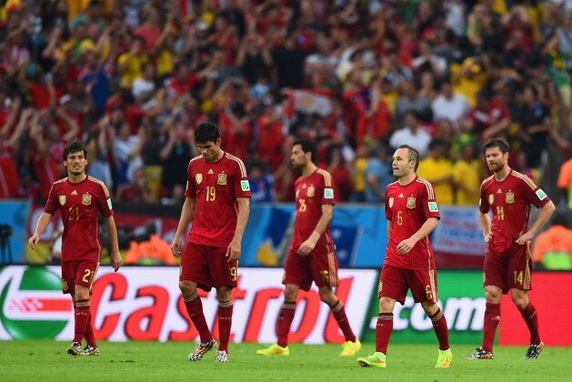 RIO DE JANEIRO, BRAZIL - JUNE 18:  (L-R) David Silva, Diego Costa, Sergio Busquets, Andres Iniesta and Xabi Alonso of Spain look on during the 2014 FIFA World Cup Brazil Group B match between Spain and Chile at Maracana on June 18, 2014 in Rio de Janeiro, Brazil.  (Photo by Matthias Hangst/Getty Images)