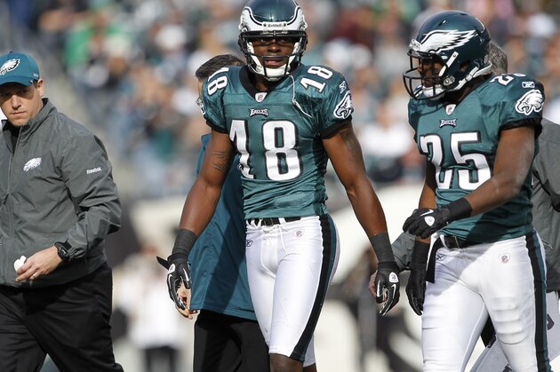 PHILADELPHIA, PA - NOVEMBER 13: Jeremy Maclin #18 of the Philadelphia Eagles walks off the field with LeSean McCoy #25 after Maclin was injured on a play against the Arizona Cardinals during a game at Lincoln Financial Field on November 13, 2011 in Philadelphia, Pennsylvania. The Cardinals defeated the Eagles 21-17. (Photo by Rich Schultz /Getty Images)