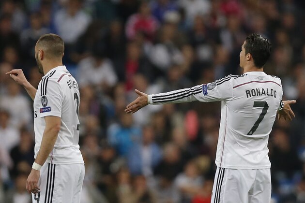Real Madrid's Cristiano Ronaldo, right, and Karim Benzema, left, gesture after Schalke scored the opening goal during a Champions League soccer match round of 16 second leg, between Real Madrid and Schalke 04 at Santiago Bernabeu stadium, in Madrid, Spain, Tuesday, March 10, 2015. (AP Photo/Daniel Ochoa de Olza)