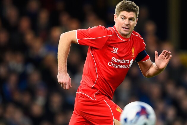 LONDON, ENGLAND - JANUARY 27:  Steven Gerrard of Liverpool on the ball during the Capital One Cup Semi-Final second leg between Chelsea and Liverpool at Stamford Bridge on January 27, 2015 in London, England.  (Photo by Mike Hewitt/Getty Images)