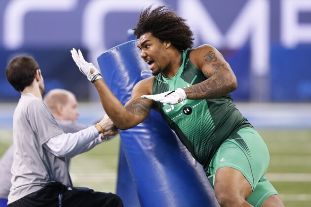 INDIANAPOLIS, IN - FEBRUARY 22: Defensive lineman Leonard Williams of USC competes during the 2015 NFL Scouting Combine at Lucas Oil Stadium on February 22, 2015 in Indianapolis, Indiana. (Photo by Joe Robbins/Getty Images)
