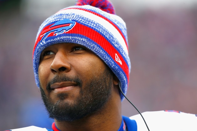 FOXBORO, MA - DECEMBER 28:  EJ Manuel #3 of the Buffalo Bills looks on during the second quarter against the New England Patriots at Gillette Stadium on December 28, 2014 in Foxboro, Massachusetts.  (Photo by Jared Wickerham/Getty Images)