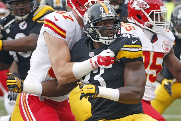 Kansas City Chiefs tight end Travis Kelce (87) blocks Pittsburgh Steelers outside linebacker Jason Worilds (93) during the first half of an NFL football game in Pittsburgh, Sunday, Dec. 21, 2014. (AP Photo/Tom Puskar)