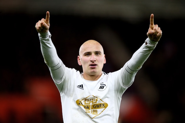 SOUTHAMPTON, ENGLAND - FEBRUARY 01:  Jonjo Shelvey of Swansea City celebrates after scoring the opening goal during the Barclays Premier League match between Southampton and Swansea City at St Mary's Stadium on February 1, 2015 in Southampton, England.  (Photo by Ian Walton/Getty Images)
