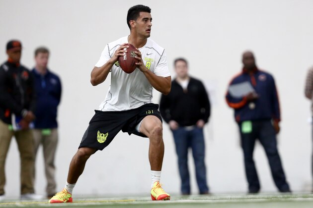 Oregon's Marcus Mariota throws during drills for NFL football scouts during Pro Day at the University of Oregon, Thursday, March 12, 2015, in Eugene, Ore. (AP Photo/Ryan Kang)