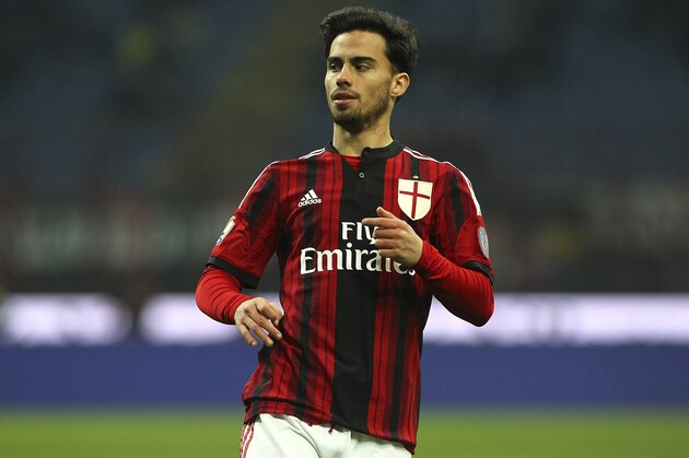 MILAN, ITALY - JANUARY 27:  Suso of AC Milan looks on during the TIM Cup match between AC Milan and SS Lazio at Stadio Giuseppe Meazza on January 27, 2015 in Milan, Italy.  (Photo by Marco Luzzani/Getty Images)