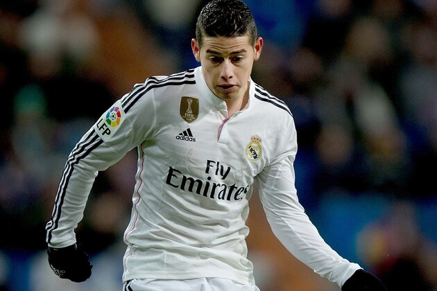 MADRID, SPAIN - FEBRUARY 04: James Rodriguez of Real Madrid CF controls the ball during the La Liga match between Real Madrid CF and Sevilla FC at Estadio Santiago Bernabeu on February 4, 2015 in Madrid, Spain.  (Photo by Gonzalo Arroyo Moreno/Getty Images)