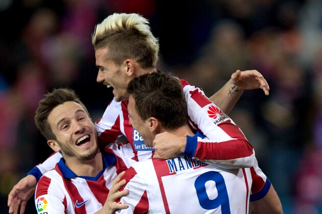 MADRID, SPAIN - FEBRUARY 21:  Antoine Griezmann (R) of Atletico de Madrid celebrates scoring their second goal with teammates Mario Mandzukic (2ndR) and Saul Niguez (L) during the La Liga match between Club Atletico de Madrid and UD Almeria at Vicente Calderon Stadium on February 21, 2015 in Madrid, Spain.  (Photo by Gonzalo Arroyo Moreno/Getty Images)