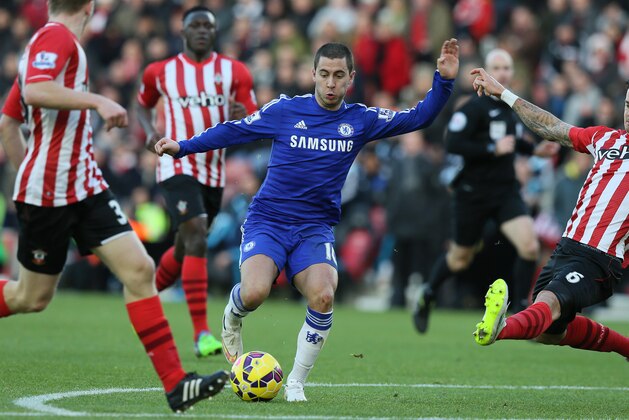 Southampton’s Jose Fonte, right, tries to tackle Chelsea’s Eden Hazard, centre, during the English Premier League soccer match between Southampton and Chelsea at St Mary's Stadium, Southampton, England, Sunday, Dec. 28, 2014. (AP Photo/Tim Ireland)