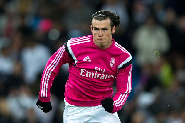 MADRID, SPAIN - MARCH 15: Gareth Bale of Real Madrid CF runs to the dressing room after his warming up before the La Liga match between Real Madrid CF and Levante UD at Estadio Santiago Bernabeu on March 15, 2015 in Madrid, Spain.  (Photo by Gonzalo Arroyo Moreno/Getty Images)