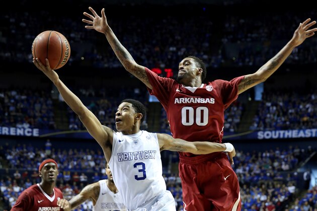 NASHVILLE, TN - MARCH 15:  Tyler Ulis #3 of the Kentucky Wildcats goes to the basket as Rashad Madden #00 of the Arkansas Razorbacks defends during the championship game of the SEC basketball tournament at Bridgestone Arena on March 15, 2015 in Nashville, Tennessee.  (Photo by Andy Lyons/Getty Images)