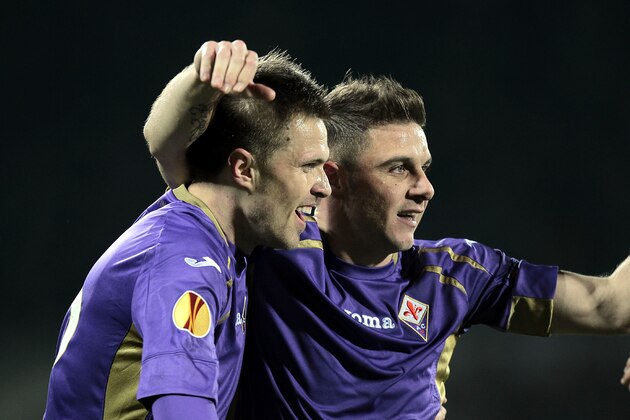 FLORENCE, ITALY - MARCH 12: Josip Ilicic (L) of ACF Fiorentina celebrates after scoring a goal during the UEFA Europa League Round of 16 match between  ACF Fiorentina and AS Roma on March 12, 2015 in Florence, Italy.  (Photo by Gabriele Maltinti/Getty Images,)