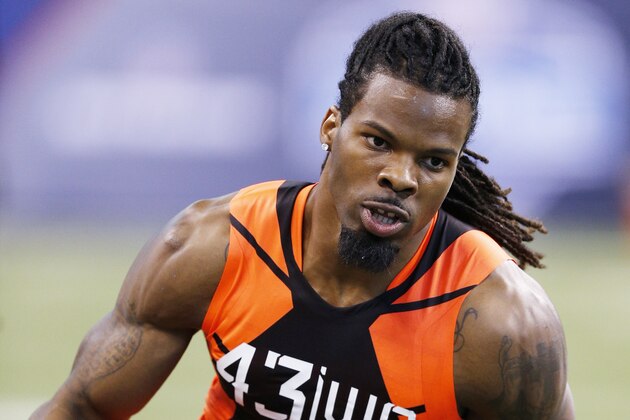 INDIANAPOLIS, IN - FEBRUARY 21: Wide receiver Kevin White of West Virginia runs with the ball during the 2015 NFL Scouting Combine at Lucas Oil Stadium on February 21, 2015 in Indianapolis, Indiana. (Photo by Joe Robbins/Getty Images)