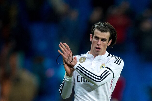 MADRID, SPAIN - MARCH 15:  Gareth Bale of Real Madrid CF claps to the audience after the La Liga match between Real Madrid CF and Levante UD at Estadio Santiago Bernabeu on March 15, 2015 in Madrid, Spain.  (Photo by Gonzalo Arroyo Moreno/Getty Images)