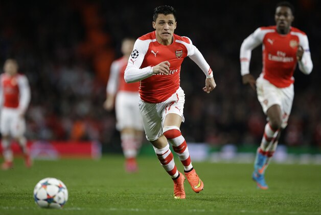Arsenal's Alexis Sanchez runs with the ball during the Champions League round of 16 soccer match between Arsenal and AS Monaco at the Emirates Stadium in London, Wednesday, Feb. 25, 2015.  (AP Photo/Matt Dunham)