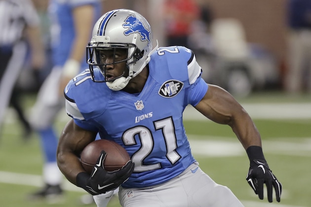 FILE - In this Oct. 29, 2014, file photo, Detroit Lions running back Reggie Bush carries the ball against the New Orleans Saints during an NFL football game in Detroit. The Lions released Bush on Wednesday, Feb. 25, 2015, halfway through the four-year deal he signed as a free agent before the 2013 season. (AP Photo/Duane Burleson, File)