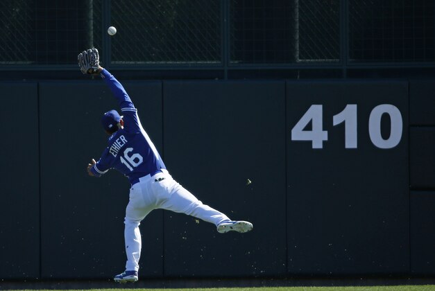 Los Angeles Dodgers' Andre Ethier misses a catch in the third inning of a spring training exhibition baseball game against the Chicago White Sox, Wednesday, March 4, 2015, in Phoenix. (AP Photo/John Locher)