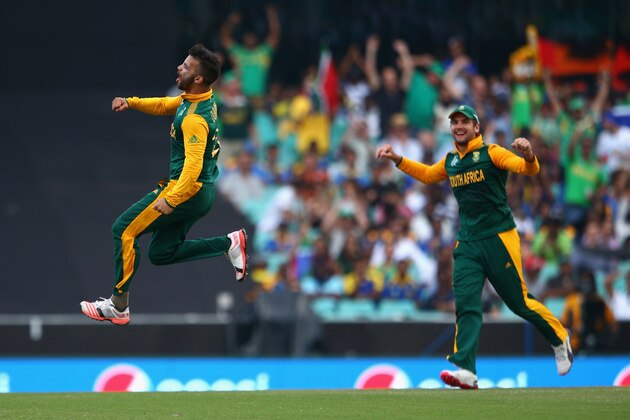 SYDNEY, AUSTRALIA - MARCH 18:  JP Duminy of South Africa celebrates dismissing Tharindu Kaushal of Sri Lanka during the 2015 ICC Cricket World Cup match between South Africa and Sri Lanka at Sydney Cricket Ground on March 18, 2015 in Sydney, Australia.  (Photo by Cameron Spencer/Getty Images)