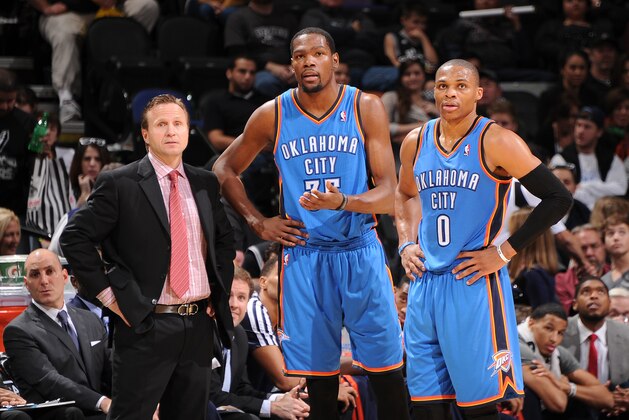 SAN ANTONIO, TX - DECEMBER 21:  Scott Brooks, Kevin Durant #35 and Russell Westbrook #0 of the Oklahoma City Thunder talk during the game against the San Antonio Spurs on December 21, 2013 at AT&T Arena in San Antonio Texas, Texas. NOTE TO USER: User expressly acknowledges and agrees that, by downloading and or using this photograph, User is consenting to the terms and conditions of the Getty Images License Agreement. Mandatory Copyright Notice: Copyright 2013 NBAE (Photo by Bill Baptist/NBAE via Getty Images)