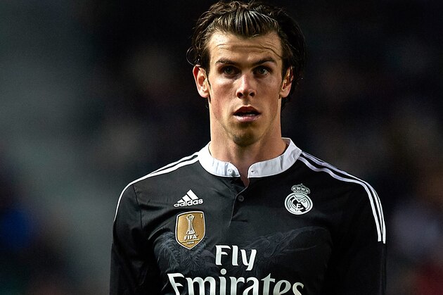 ELCHE, SPAIN - FEBRUARY 22: Gareth Bale of Real Madrid reacts during the La Liga match between Elche FC and Real Madrid at Estadio Manuel Martinez Valero on February 22, 2015 in Elche, Spain.  (Photo by Manuel Queimadelos Alonso/Getty Images)