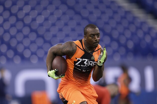 Miami running back Duke Johnson runs a drill at the NFL football scouting combine in Indianapolis, Saturday, Feb. 21, 2015. (AP Photo/David J. Phillip)