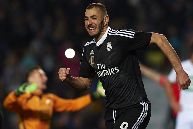 ELCHE, SPAIN - FEBRUARY 22:  Karim Benzema of Real Madrid celebrates after scoring during the La Liga match between Elche FC and Real Madrid at Estadio Manuel Martinez Valero on February 22, 2015 in Elche, Spain.  (Photo by Manuel Queimadelos Alonso/Getty Images)