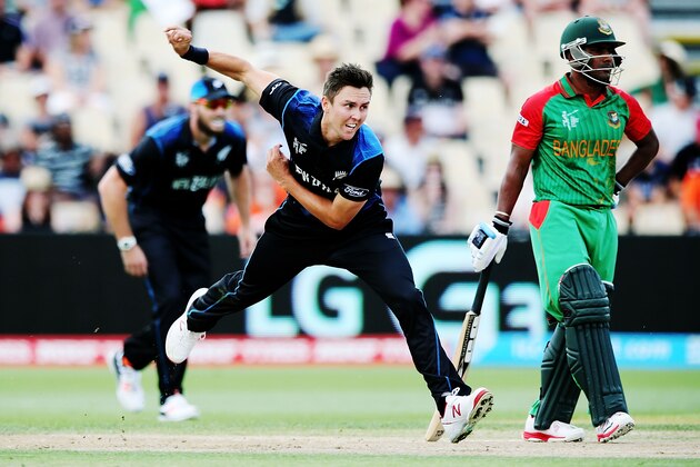 HAMILTON, NEW ZEALAND - MARCH 13:  Trent Boult of New Zealand bowls during the 2015 ICC Cricket World Cup match between Bangladesh and New Zealand at Seddon Park on March 13, 2015 in Hamilton, New Zealand.  (Photo by Anthony Au-Yeung/Getty Images)