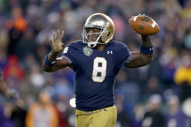 NASHVILLE, TN - DECEMBER 30:  Malik Zaire #8 of the Notre Dame Fighting Irish passes the ball against the LSU Tigers during the Franklin American Mortgage Music City Bowl at LP Field on December 30, 2014 in Nashville, Tennessee.  (Photo by Andy Lyons/Getty Images)