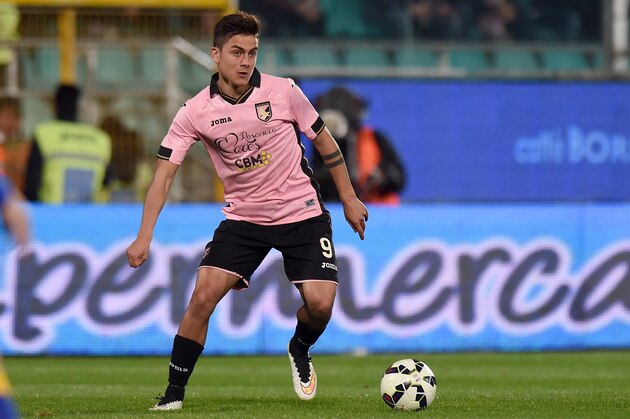 PALERMO, ITALY - MARCH 14:  Paulo Dybala of Palermo in action during the Serie A match between US Citta di Palermo and Juventus FC  at Stadio Renzo Barbera on March 14, 2015 in Palermo, Italy.  (Photo by Tullio M. Puglia/Getty Images)
