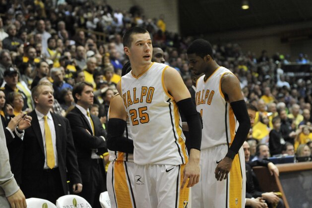 Valparaiso forward Alec Peters (25) and E Victor Nickerson (1)greet teammates as they come off the court late in the game in an NCAA college basketball game Tuesday March 10, 2015 in Valparaiso, Ind. (AP Photo/Joe Raymond)