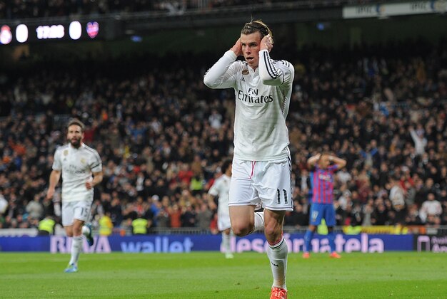 MADRID, SPAIN - MARCH 15:  Gareth Bale of Real Madrid celebrates after scoring Real's opening goal during the La Liga match between Real Madrid CF and Levante UD at Estadio Santiago Bernabeu on March 15, 2015 in Madrid, Spain.  (Photo by Denis Doyle/Getty Images)