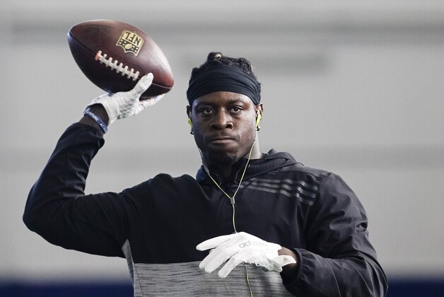 Jay Ajayi warms up during Boise State's NFL football Pro Day in Boise, Idaho, on Wednesday, March 18, 2015. (AP Photo/Otto Kitsinger)