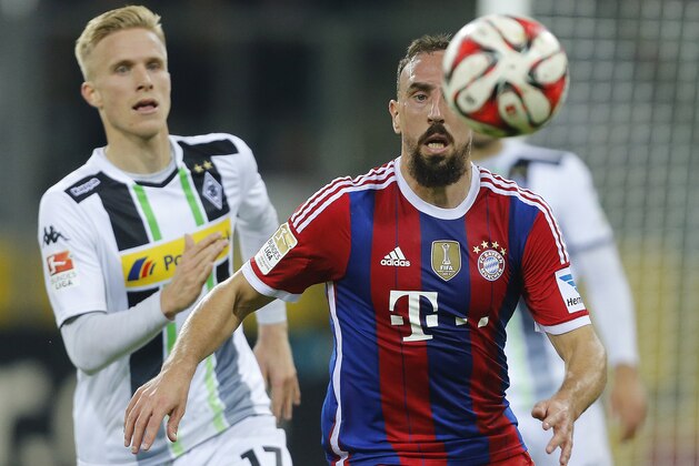 Moenchengladbach's Oscar Wendt, left, and Bayern's Franck Ribery challenge for the ball during the German first division Bundesliga soccer match between Borussia Moenchengladbach and Bayern Munich in Moenchengladbach, Germany, Sunday, Oct. 26, 2014. (AP Photo/Frank Augstein)