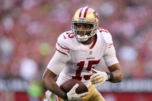 GLENDALE, AZ - DECEMBER 29:  Wide receiver Michael Crabtree #15 of the San Francisco 49ers runs with the football after a reception against the Arizona Cardinals during the NFL game at the University of Phoenix Stadium on December 29, 2013 in Glendale, Arizona.  The 49ers defeated the Cardinals 23-20.  (Photo by Christian Petersen/Getty Images)