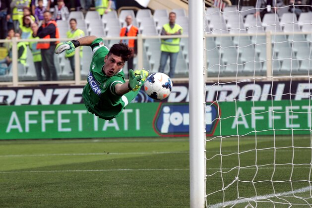 FLORENCE, ITALY - APRIL 06: Simone Scuffet of Udinese Calcio in action during the Serie A match between ACF Fiorentina and Udinese Calcio at Stadio Artemio Franchi on April 6, 2014 in Florence, Italy.  (Photo by Gabriele Maltinti/Getty Images)