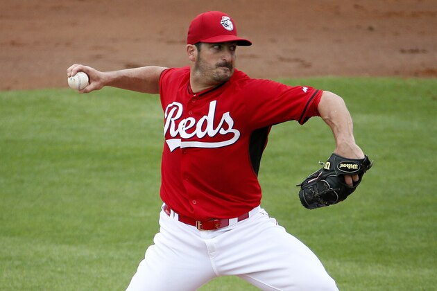 Cincinnati Reds pitcher Jason Marquis throws against the Chicago White Sox during the third inning of a spring training baseball game, Wednesday, March 18, 2015, in Goodyear, Ariz. (AP Photo/Matt York)