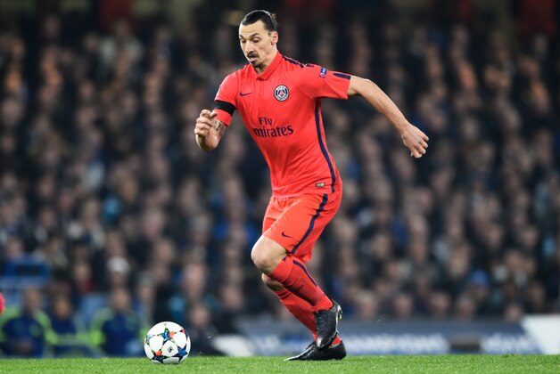 LONDON, ENGLAND - MARCH 11:  Zlatan Ibrahimovic of PSG runs with the ball during the UEFA Champions League Round of 16, second leg match between Chelsea and Paris Saint-Germain at Stamford Bridge on March 11, 2015 in London, England.  (Photo by Mike Hewitt/Getty Images)