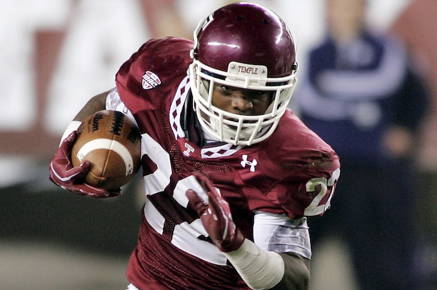 Temple's Matt Brown runs for a first down during the first half of an NCAA college football game against Miami (Ohio), Wednesday, Nov. 9, 2011, in Philadelphia. Temple won 24-21. (AP Photo/Tom Mihalek)