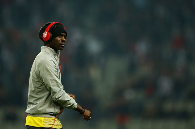 ISTANBUL, TURKEY - FEBRUARY 26:  Mario Balotelli of Liverpool walks on the pitch prior to the UEFA Europa League Round of 32 second leg match between Besiktas JK and Liverpool FC on February 26, 2015 in Istanbul, Turkey.  (Photo by Richard Heathcote/Getty Images)