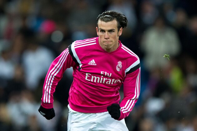 MADRID, SPAIN - MARCH 15: Gareth Bale of Real Madrid CF runs to the dressing room after his warming up before the La Liga match between Real Madrid CF and Levante UD at Estadio Santiago Bernabeu on March 15, 2015 in Madrid, Spain.  (Photo by Gonzalo Arroyo Moreno/Getty Images)