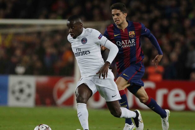 Barcelona's Marc Bartra, right, tries to stop PSG's Blaise Matuidi during a Group F Champions League soccer match between FC Barcelona and PSG at the Camp Nou stadium in Barcelona, Spain, Wednesday Dec. 10, 2014. (AP Photo/Emilio Morenatti)