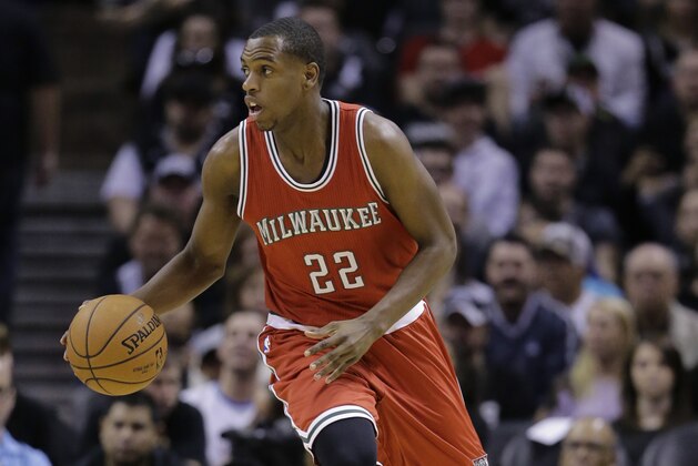 Milwaukee Bucks’ Khris Middleton (22) moves the ball up court against the San Antonio Spurs during the first half of an NBA basketball game, Sunday, Jan. 25, 2015, in San Antonio. (AP Photo/Eric Gay)
