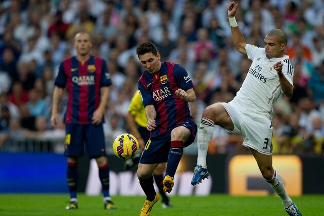 MADRID, SPAIN - OCTOBER 25: Lionel Messi (L) of FC Barcelona competes for the ball with Pepe (R) of Real Madrid CF during the La Liga match between Real Madrid CF and FC Barcelona at Estadio Santiago Bernabeu on October 25, 2014 in Madrid, Spain.  (Photo by Gonzalo Arroyo Moreno/Getty Images)
