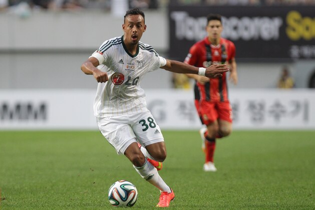 SEOUL, SOUTH KOREA - JULY 30:  Karim Bellarabi of Bayer Leverkusen controls the ball during the match between Bayer Leverkusen and FC Seoul as a part of Bayer Leverkusen's Korean Tour 2014 on July 30, 2014 in Seoul, South Korea.  (Photo by Chung Sung-Jun/Getty Images)