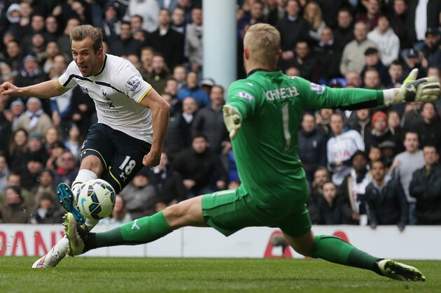 Tottenham Hotspur’s Harry Kane attempts a shot past Leicester’s goalkeeper Kasper Schmeichel during the English Premier League soccer match between Tottenham and Leicester City at White Hart Lane, London, Saturday, March 21, 2015. (AP Photo/Tim Ireland)